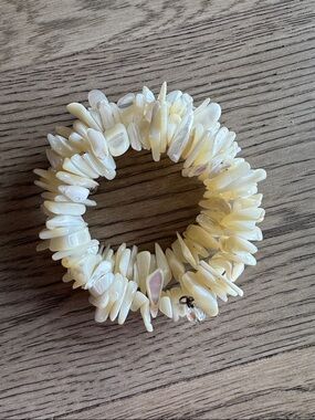 Pearl Shell Chip Wire Wrap Bracelet - Cream